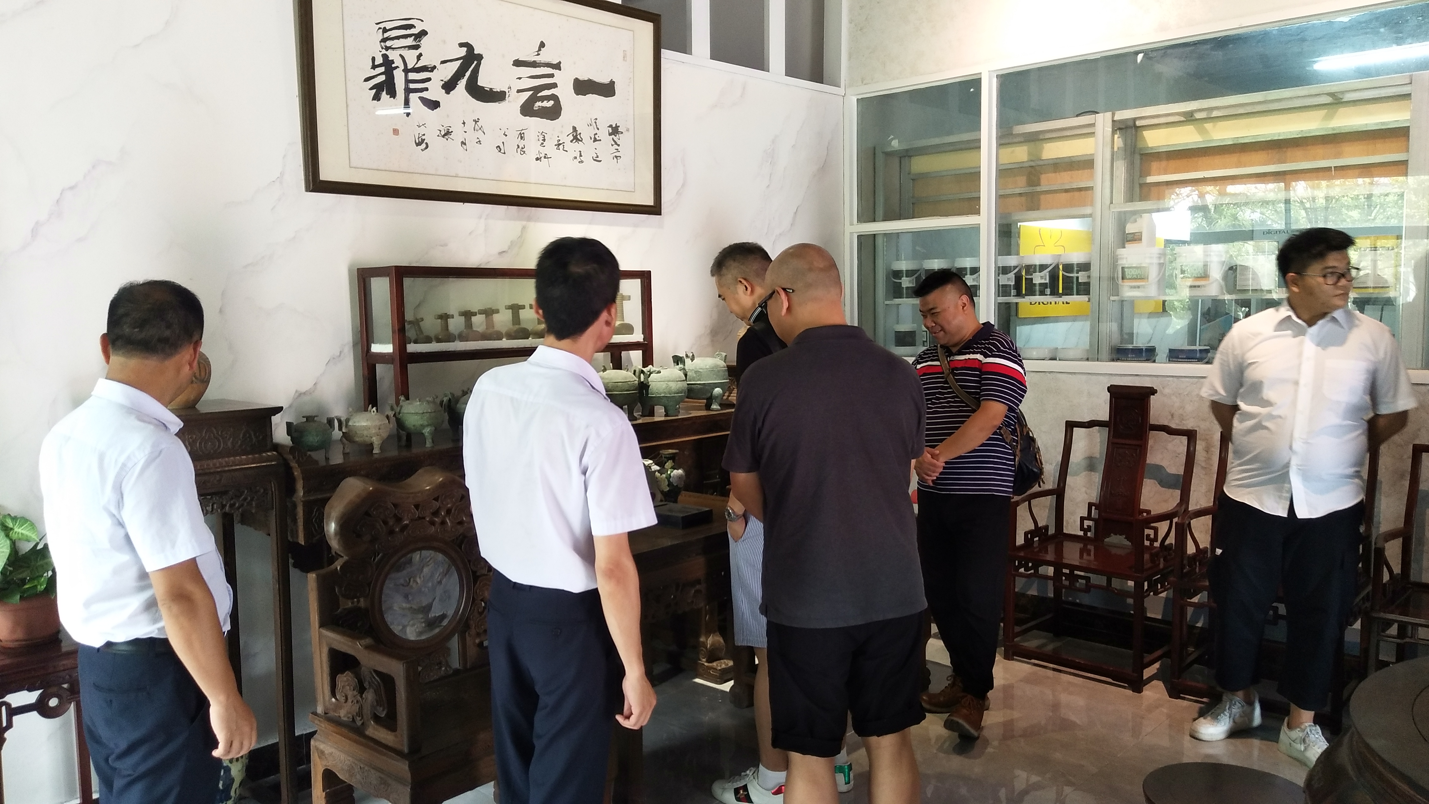 設(shè)計系“黃埔軍?！奔莱蓡T到數(shù)碼彩公司考察